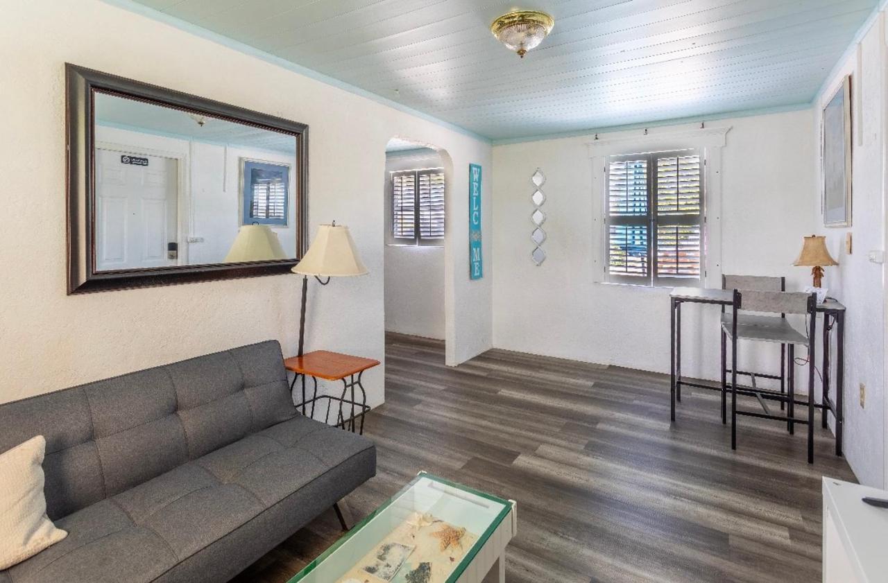 Bungalow 1 Minute From The Beach Suite #3 Englewood Exterior foto